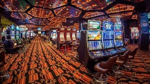 Dashboard pertandingan Serie A langsung di tabletop menampilkan skor real-time, statistik, dan pasar yang dapat diperbarui